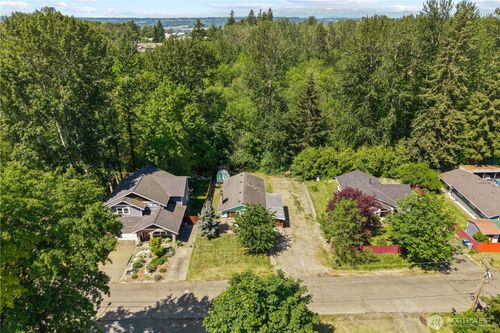 17023 113th Ave Se, Renton, WA, 98055-5961 | Card Image