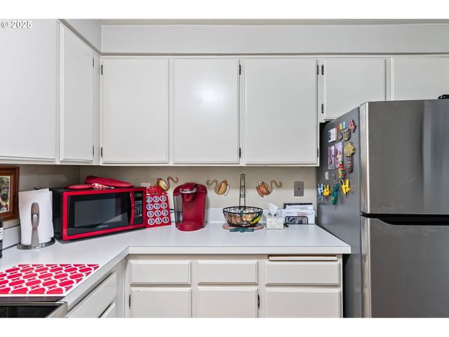 151 Treehill Loop, Condo with 2 bedrooms, 2 bathrooms and null parking in Eugene OR | Image 22