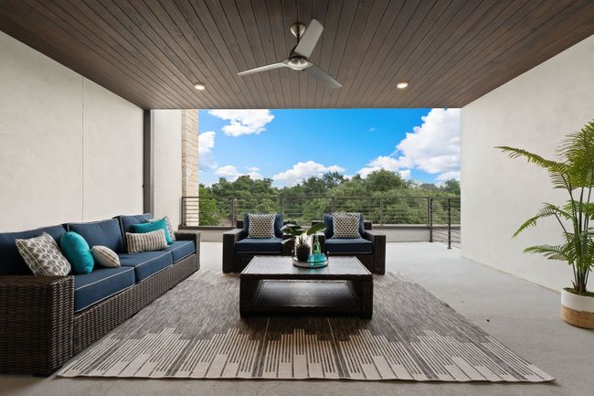 Large 3rd floor terrace facing downtown | Image 28