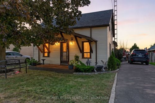 {{alt}} | Card Image