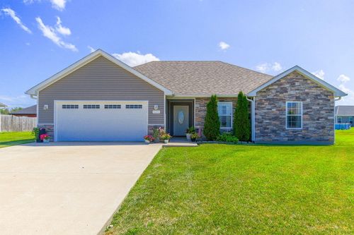 925 Kelli Ct, CENTRALIA, MO, 65240-4058 | Card Image