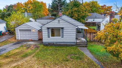 2433 W Walton Ave, Home with 3 bedrooms, 2 bathrooms and null parking in Spokane WA | Image 1