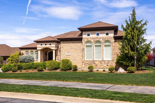 802 Eaglepointe Dr, North Salt Lake, UT, 84054-2661 | Card Image