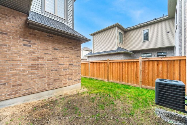 50 Block Rd, House attached with 4 bedrooms, 3 bathrooms and 1 parking in Brampton ON | Image 42
