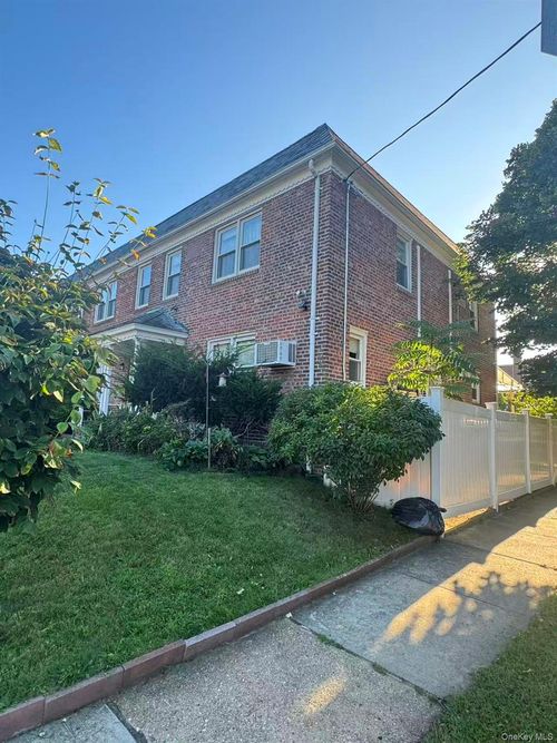 75-02 168th Street, New York, NY, 11366 | Card Image