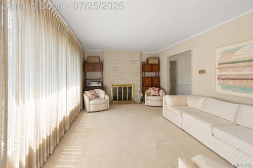 2112 Stanhope St, Grosse Pointe Woods, MI, 48236-1908 | Card Image