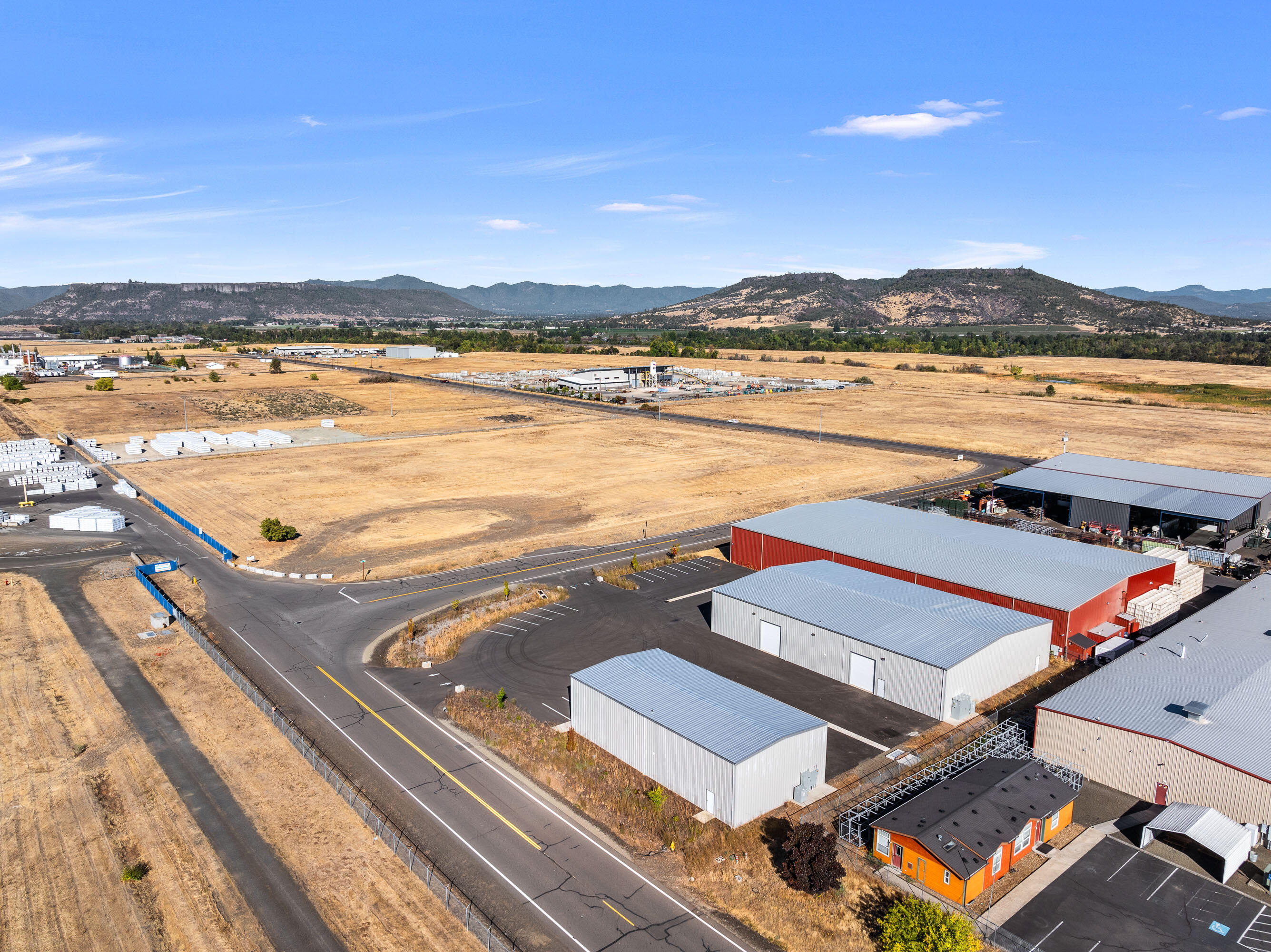 Commercial Sale in White City 3
