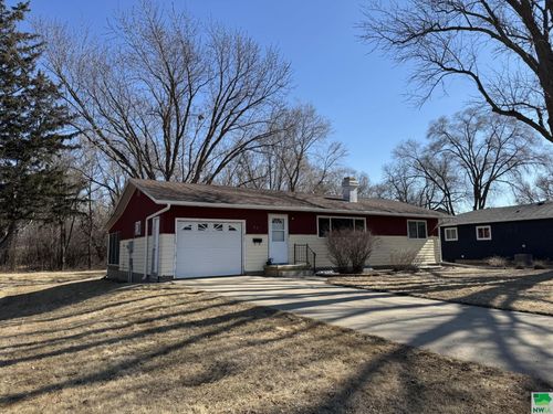 37 Prentis, Vermillion, SD, 57069 | Card Image