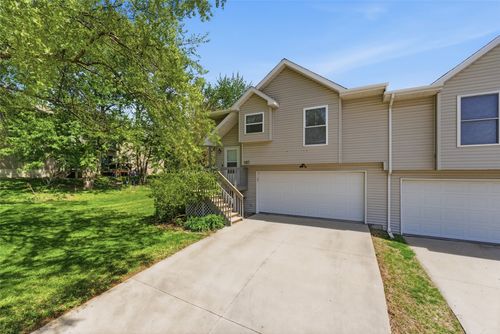 682 Emily St, North Liberty, IA, 52317-9220 | Card Image