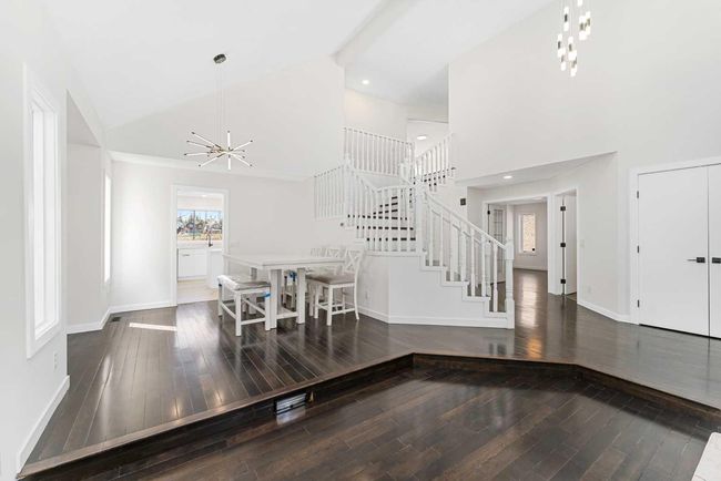 919 Shawnee Dr Sw, House other with 5 bedrooms, 4 bathrooms and 4 parking in Calgary AB | Image 6