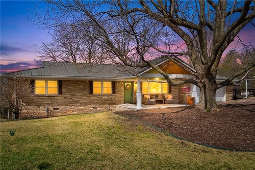 801 N Blue Jay Ln, Fayetteville, AR, 72704-8444 | Card Image