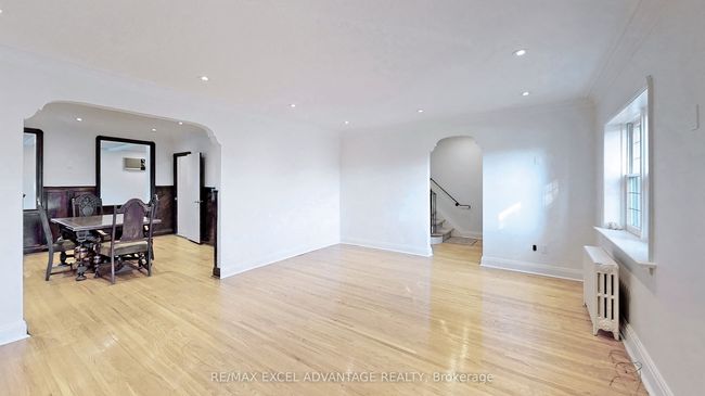 2 Sandringham Dr, House other with 4 bedrooms, 3 bathrooms and 6 parking in North York ON | Image 5