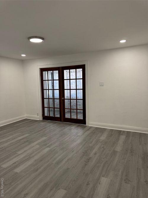 1-9331 215th St, Queens Village, NY, 11428-1707 | Card Image