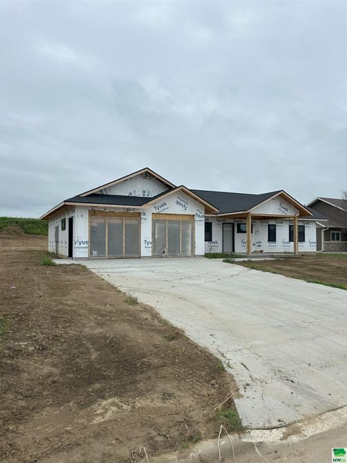 1005 Sunset Cir, Ireton, IA, 51027-8004 | Card Image