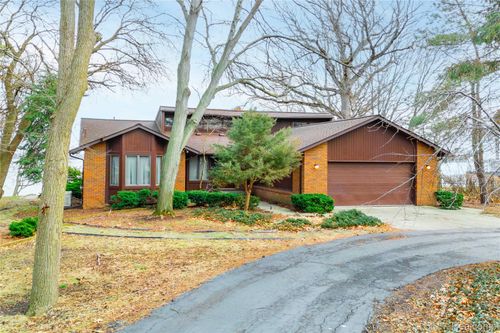 27981 Elba Dr, Grosse Ile, MI, 48138-1928 | Card Image