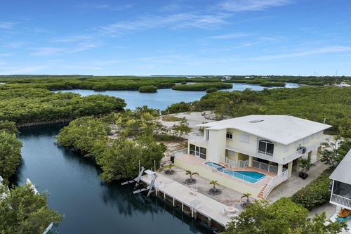 85 Ocean Shores Dr, Key Largo, FL, 33037-4249 | Card Image