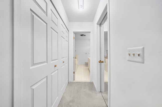 4123 Foxpointe Dr, Condo with 2 bedrooms, 2 bathrooms and null parking in West Bloomfield MI | Image 24