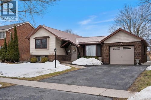 112 Oak St, Simcoe, ON, N3Y4S3 | Card Image