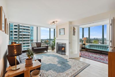 804 - 6611 Southoaks Cres, Condo with 2 bedrooms, 2 bathrooms and 2 parking in Burnaby BC | Image 2