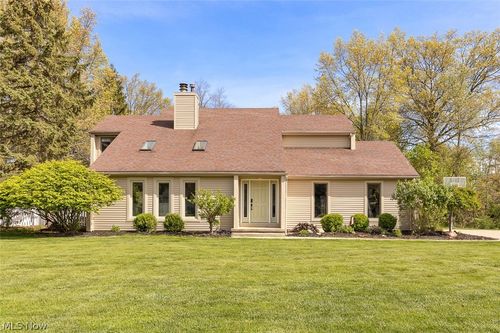 32290 Orchard Park Dr, Avon Lake, OH, 44012-2173 | Card Image