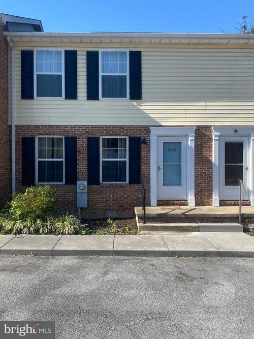 1005 Locust St, STEPHENS CITY, VA, 22655-2861 | Card Image