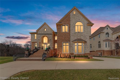 5695 Branford Dr, West Bloomfield, MI, 48322-1122 | Card Image