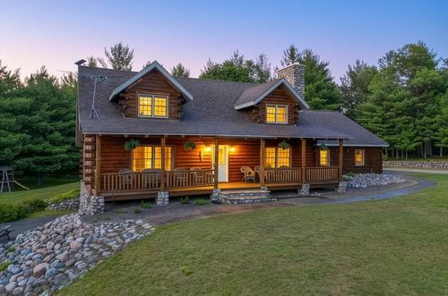 12084 Up North Ln, Crivitz, WI, 54114-7924 | Card Image