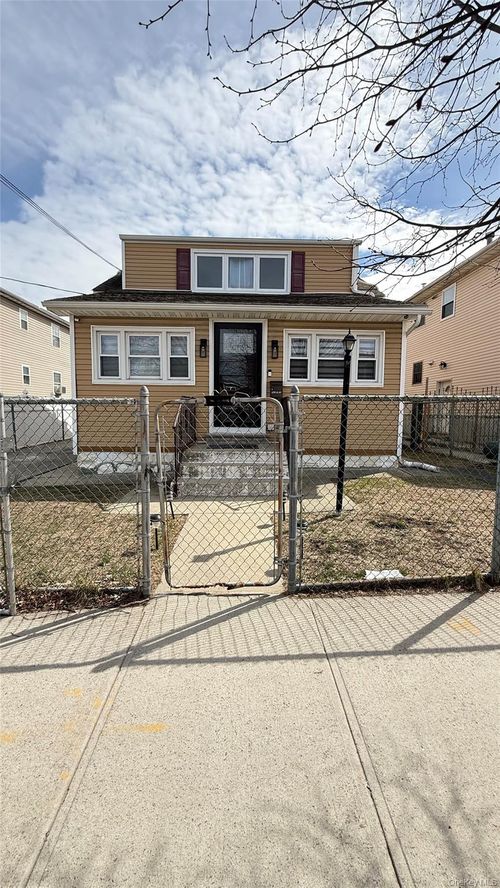 147-15 223rd St, Springfield Gardens, NY, 11413-4143 | Card Image