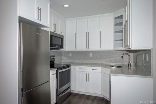 apt-m-105 Lincoln Ave, Sayville, NY, 11782-1439 | Card Image