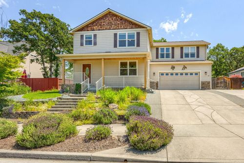 331 Patricia Ln, Eagle Point, OR, 97524-6619 | Card Image