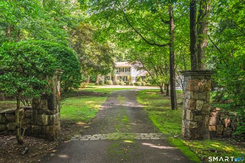 523 Brookside Rd, New Canaan, CT, 06840-6924 | Card Image