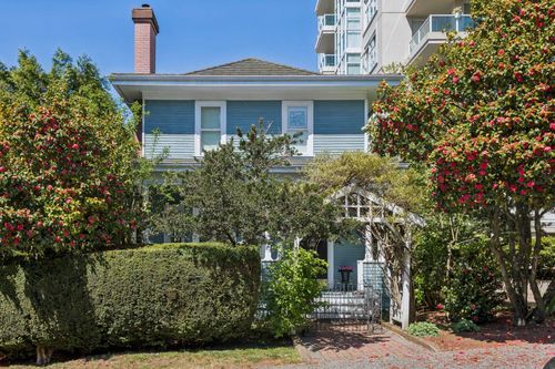 557 Lonsdale Ave, North Vancouver, BC, V7M2G6 | Card Image