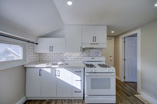 3-24 Duke St, Brantford, ON, N3T3T4 | Card Image