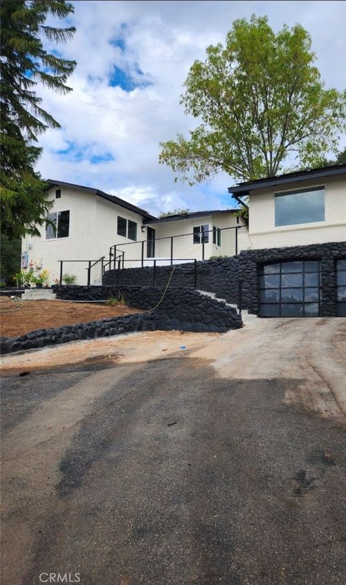 10535 La Canada Pl, Sunland, CA, 91040-1607 | Card Image