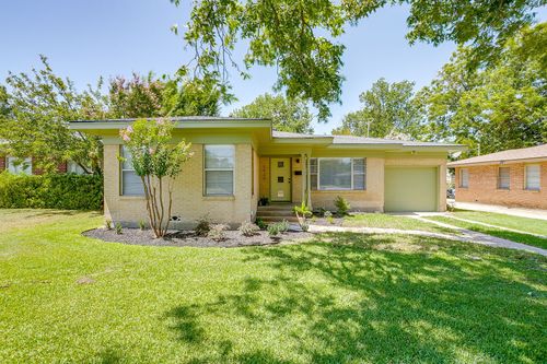 2920 Ryan Place Dr, Fort Worth, TX, 76110-3423 | Card Image