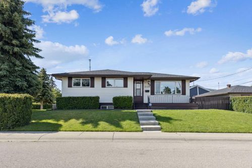 2119 Vista Crescent Ne, Calgary, AB, T2E6H9 | Card Image