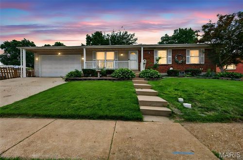 3843 Tesson Ct, Saint Louis, MO, 63123-7737 | Card Image