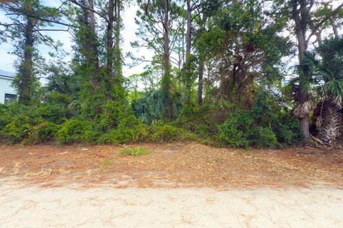 532 W Sawyer St, Saint George Island, FL, 32328-2426 | Card Image