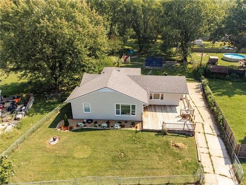 301 N Lee St, Buckner, MO, 64016-9725 | Card Image