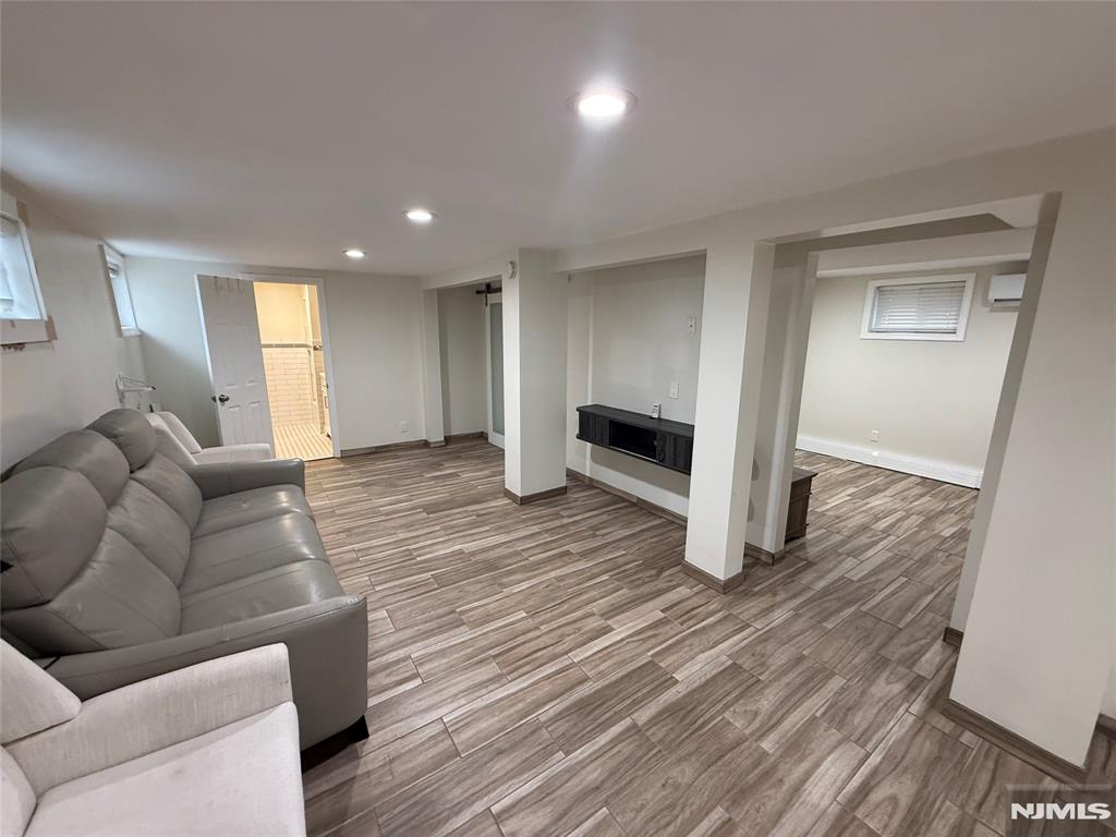 Residential Lease in Leonia 5
