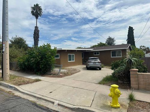 5863 Roswell St, San Diego, CA, 92114-1212 | Card Image