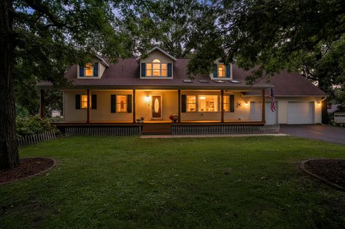 2574 1st St, White Bear Tp, MN, 55110-2409 | Card Image