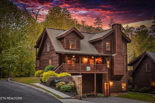 3322 Covered Bridge Way, Sevierville, TN, 37862-7456 | Card Image