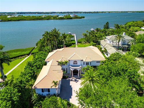 707 Grove Pl, Vero Beach, FL, 32963-9560 | Card Image
