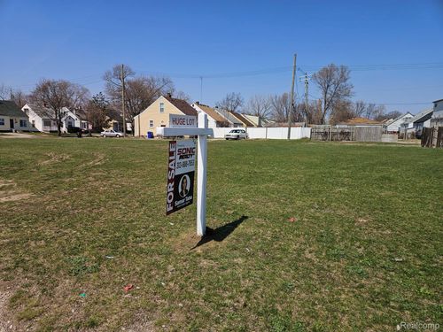 5341 E Nevada St, Detroit, MI, 48234-2310 | Card Image