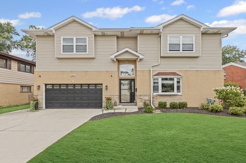 130 S Elm Tree Ln, Elmhurst, IL, 60126-3648 | Card Image