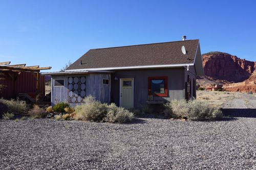 20-105 W Sleeping Rainbow Dr, Torrey, UT, 84775-7734 | Card Image