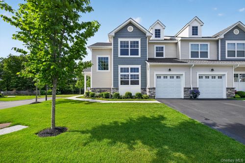 104 Ari Ln, Center Moriches, NY, 11934-1022 | Card Image