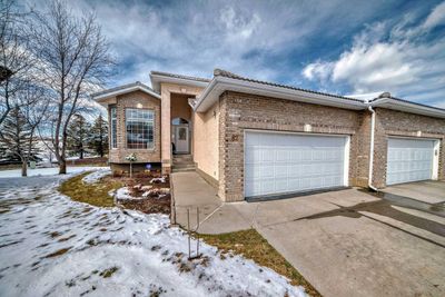 82 Hamptons Bay Nw, Home with 2 bedrooms, 2 bathrooms and 4 parking in Calgary AB | Image 1