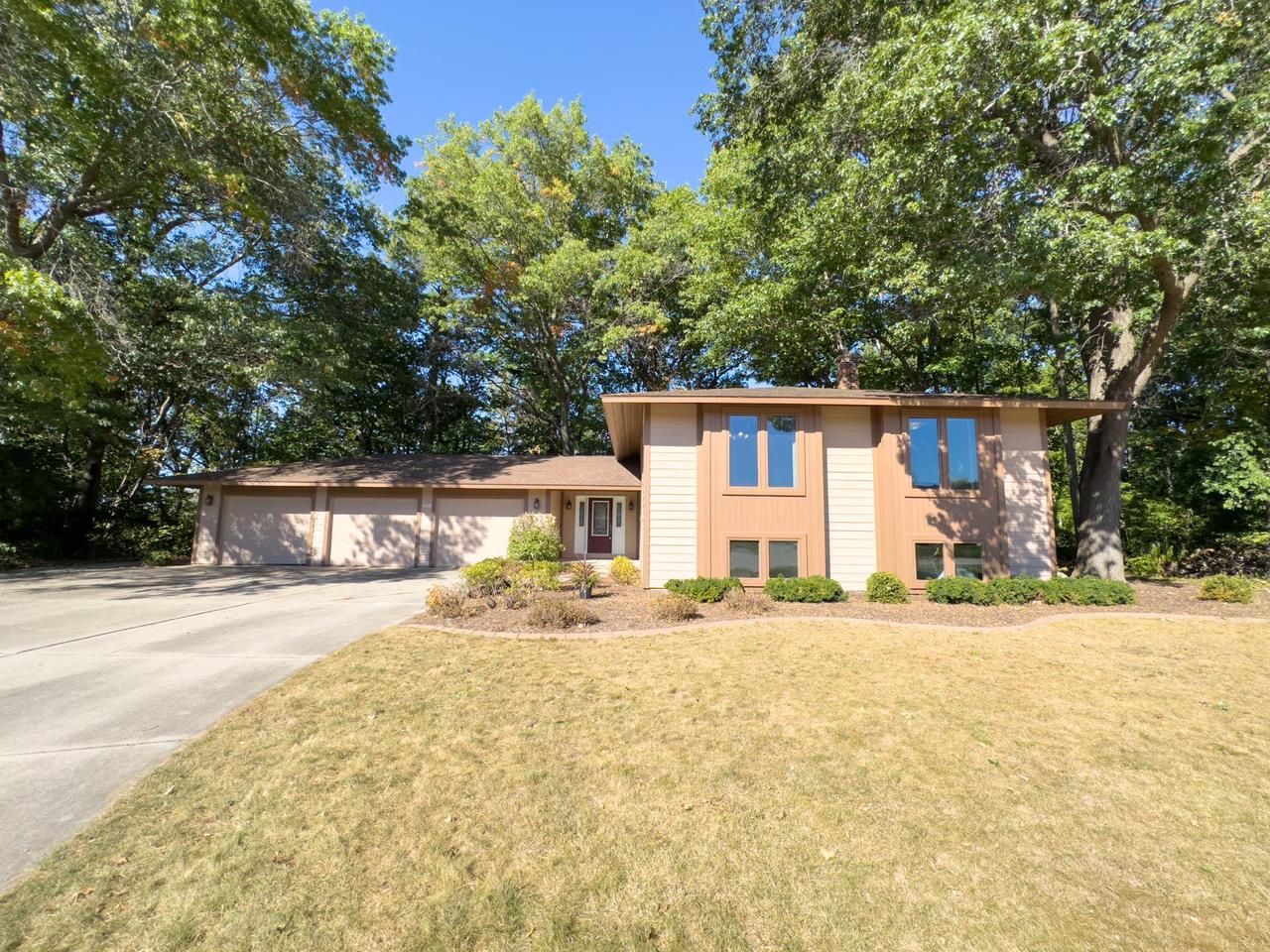Wagon Wheel Ct, Green Bay, WI 54302